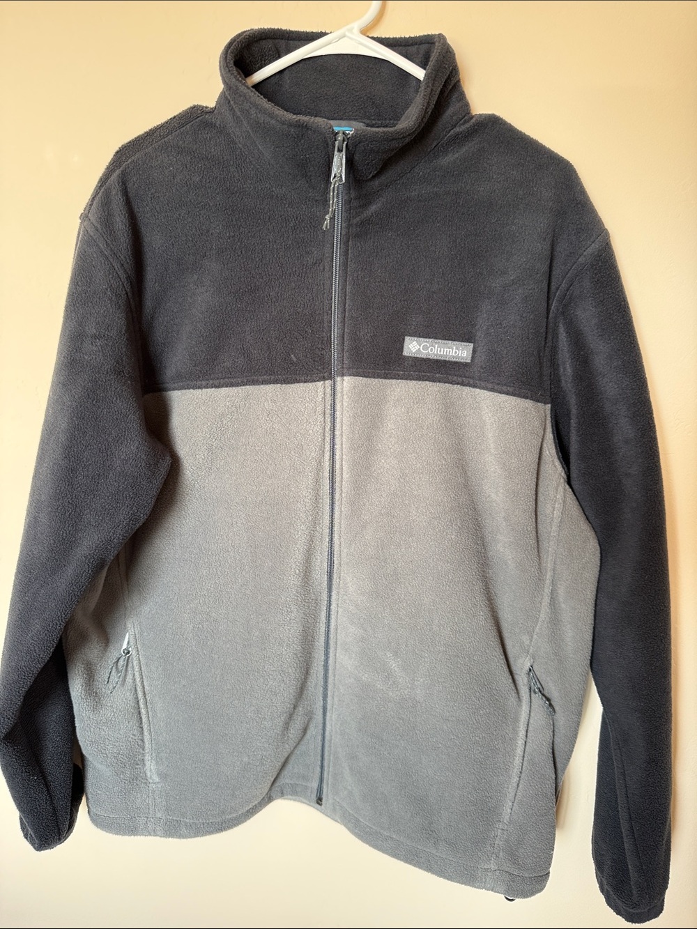 Columbia Two-Tone Black and Gray Full-Zip Fleece Jacket